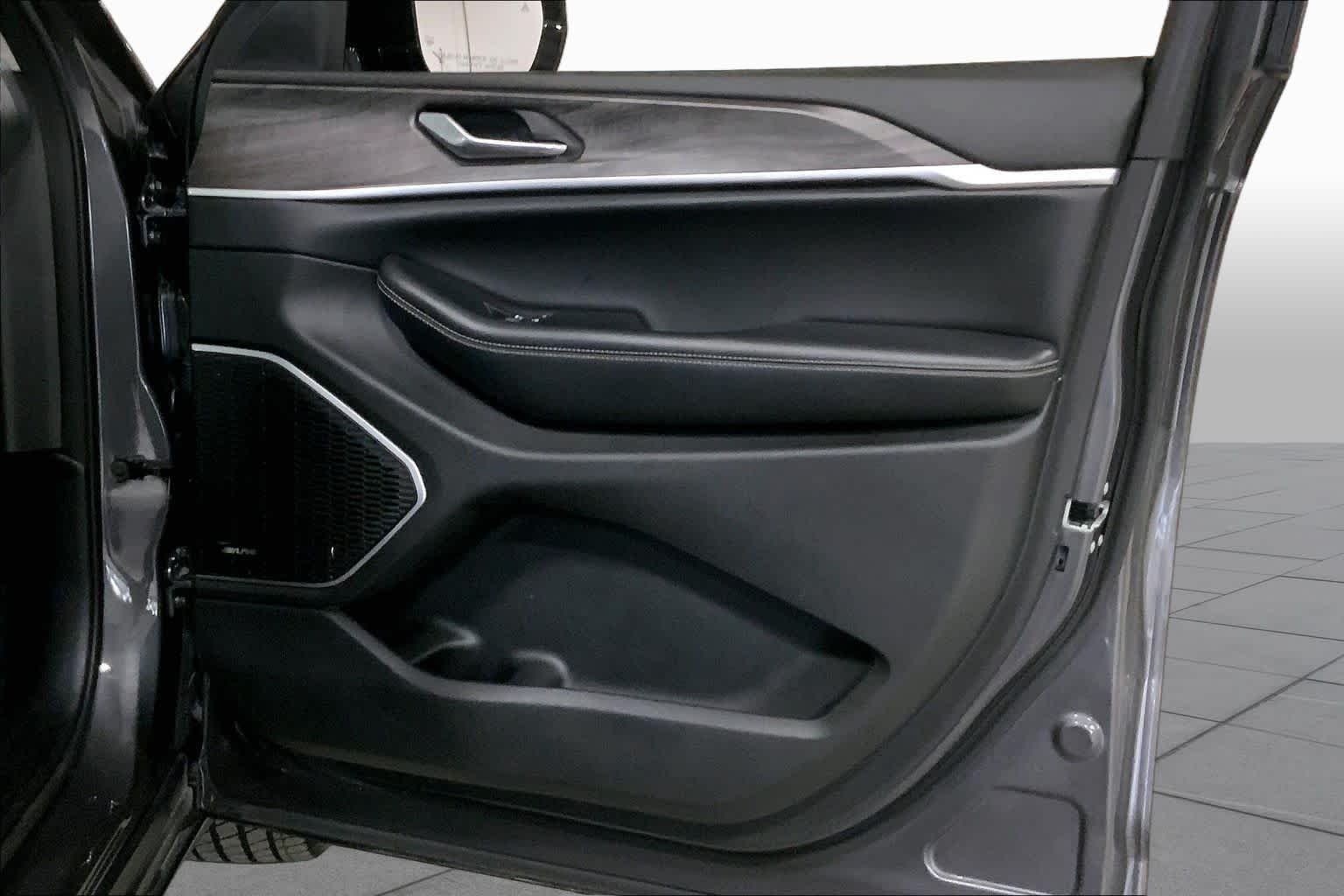 Used 2022 Baltic Gray Metallic Clearcoat Jeep  image 23