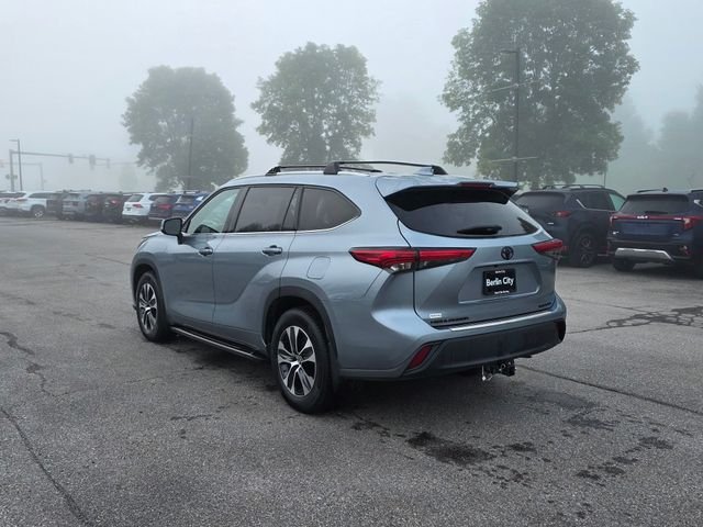 Used 2022 Moon Dust Toyota XLE image 6