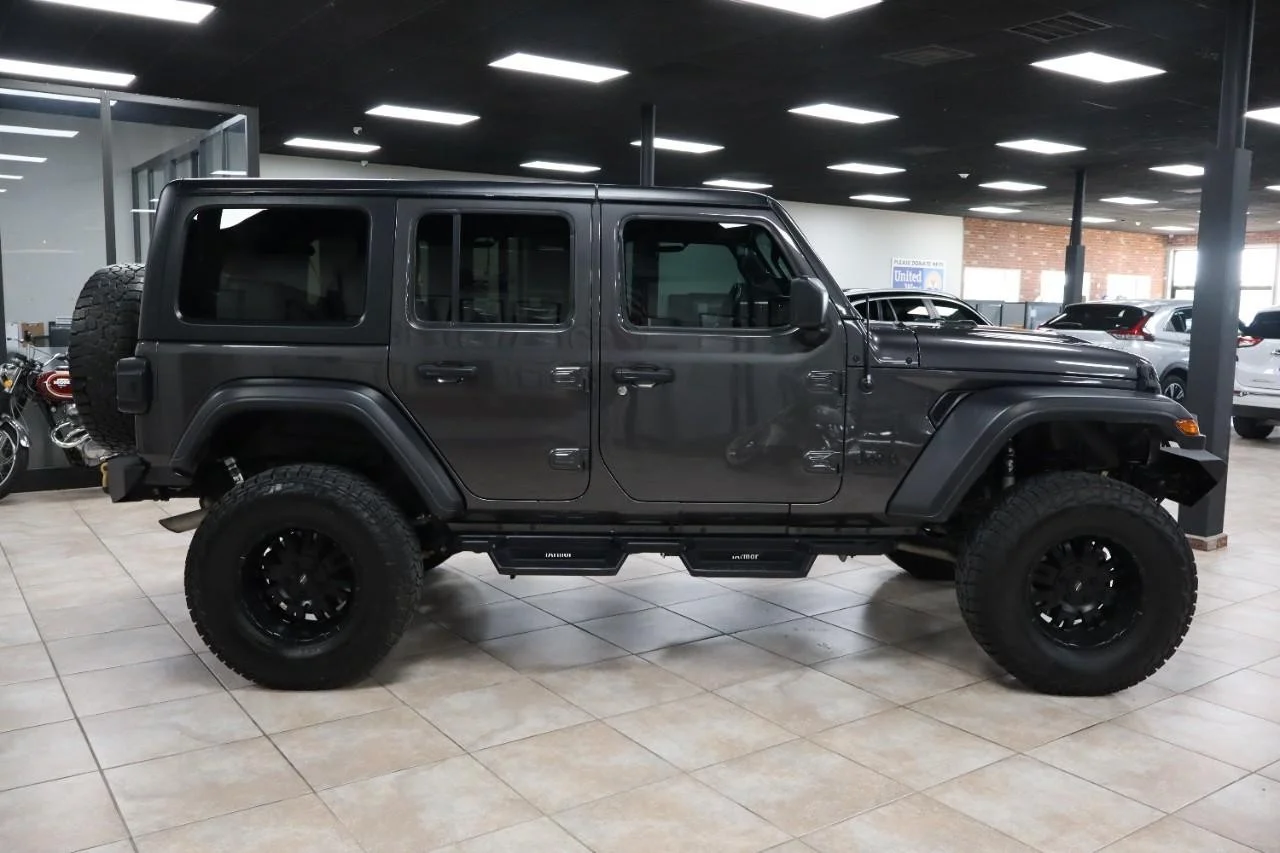 Used 2021 Granite Crystal Metallic Clear Coat Jeep Sport Altitude image 10