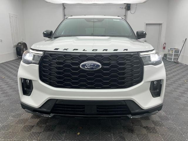 New 2026 Star White Metallic Tri-Coat Ford ST-Line image 16