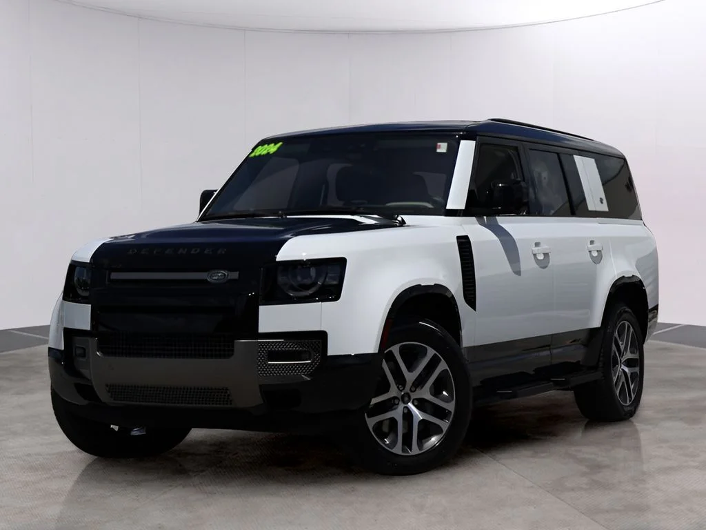 Used 2024 Fuji White Land Rover X-Dynamic SE image 1