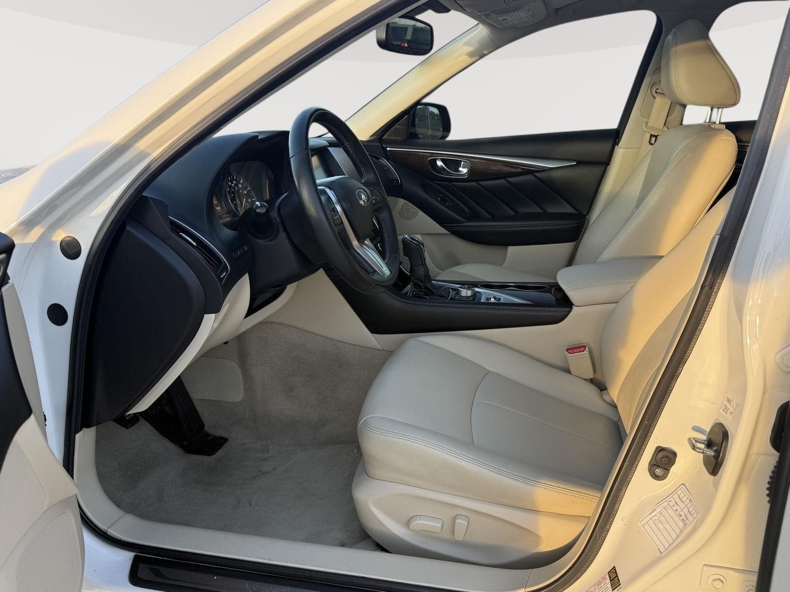 Used 2019 Majestic White INFINITI 3.0t LUXE image 24