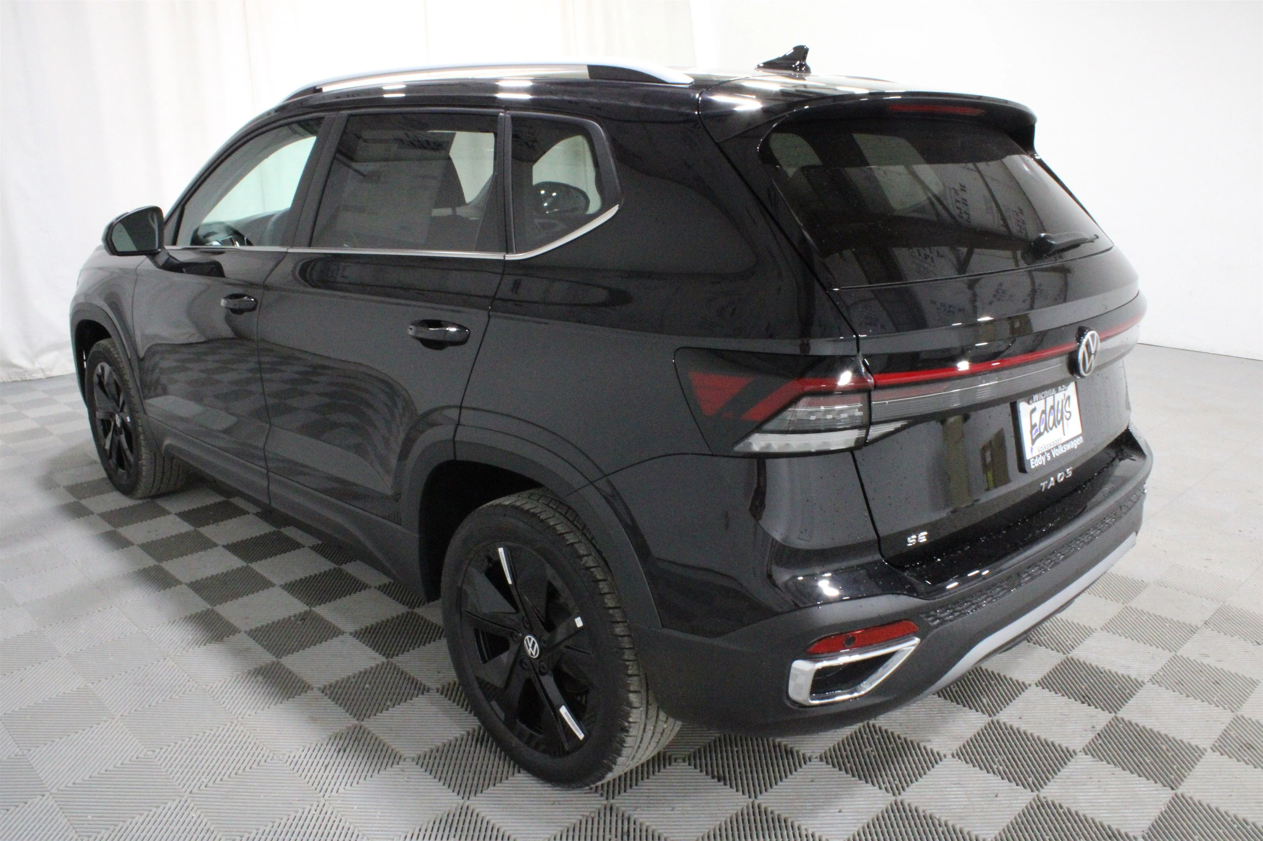 New 2026 Deep Black Pearl Volkswagen SE image 29
