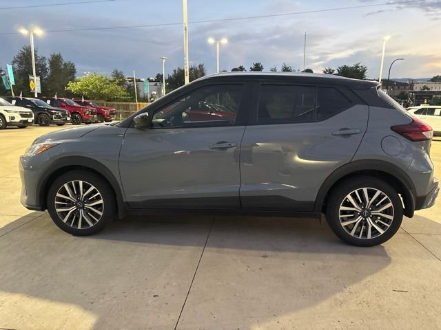 Used 2023 Gray Nissan SV image 8