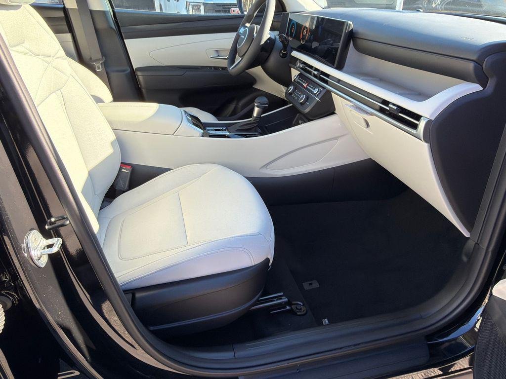New 2026 Black Hyundai SE FWD image 13