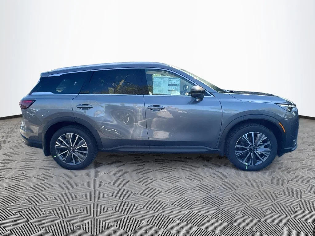 New 2027 GRAPHITE SHADOW INFINITI Luxe FWD image 4