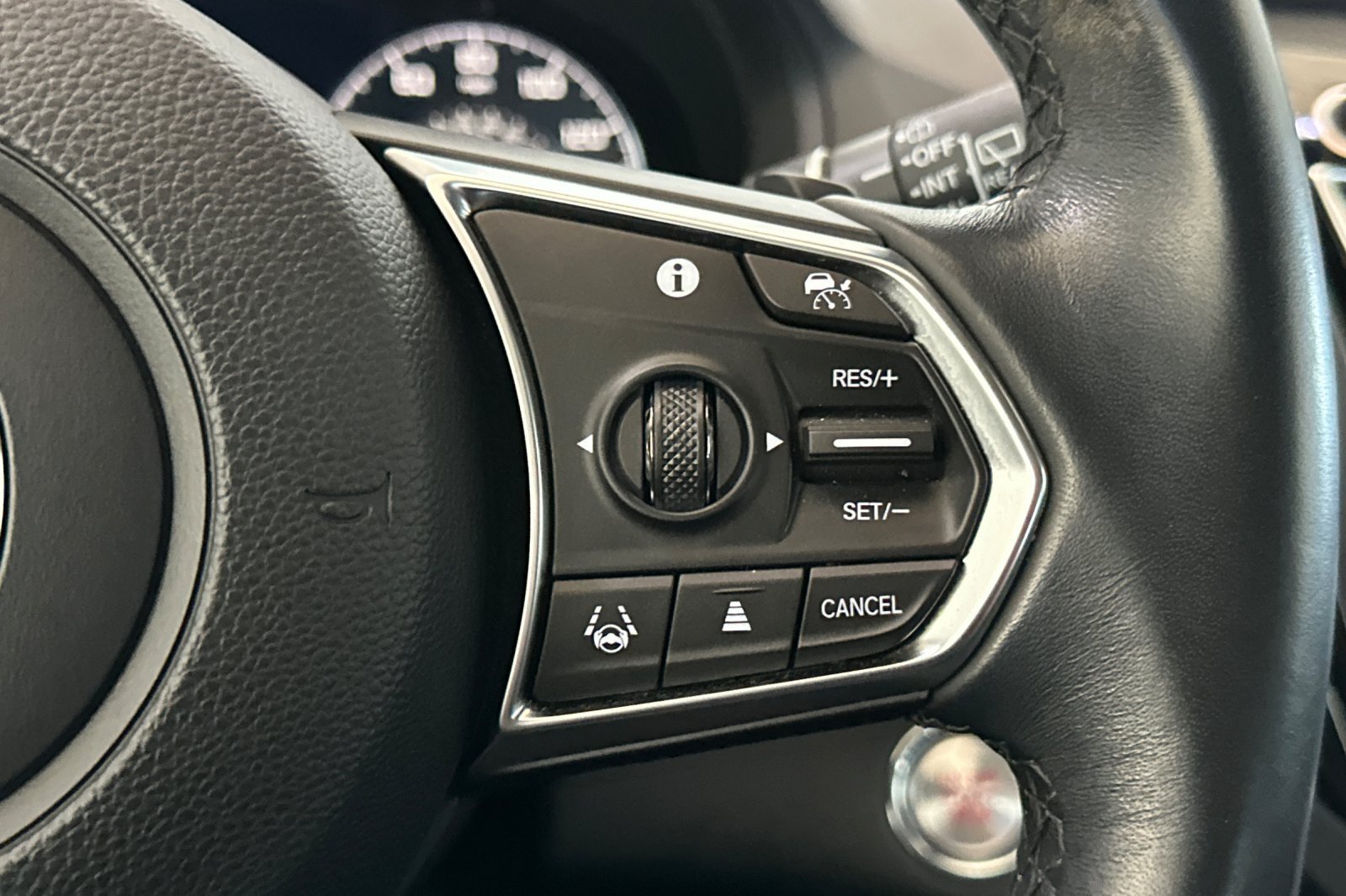 Used 2023  Acura Base image 26