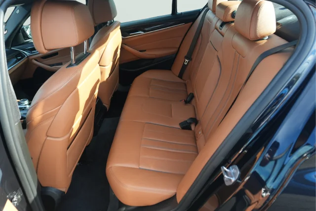 Used 2018 Black BMW 530i xDrive image 16