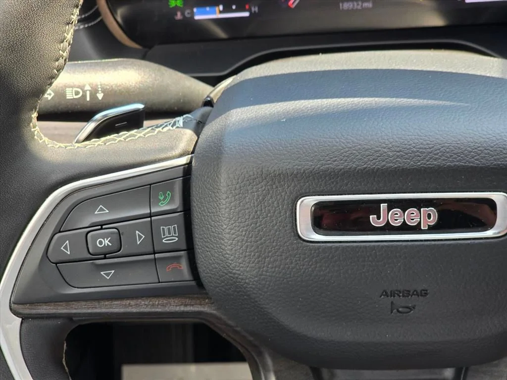 Used 2025 Gray Jeep Limited image 15