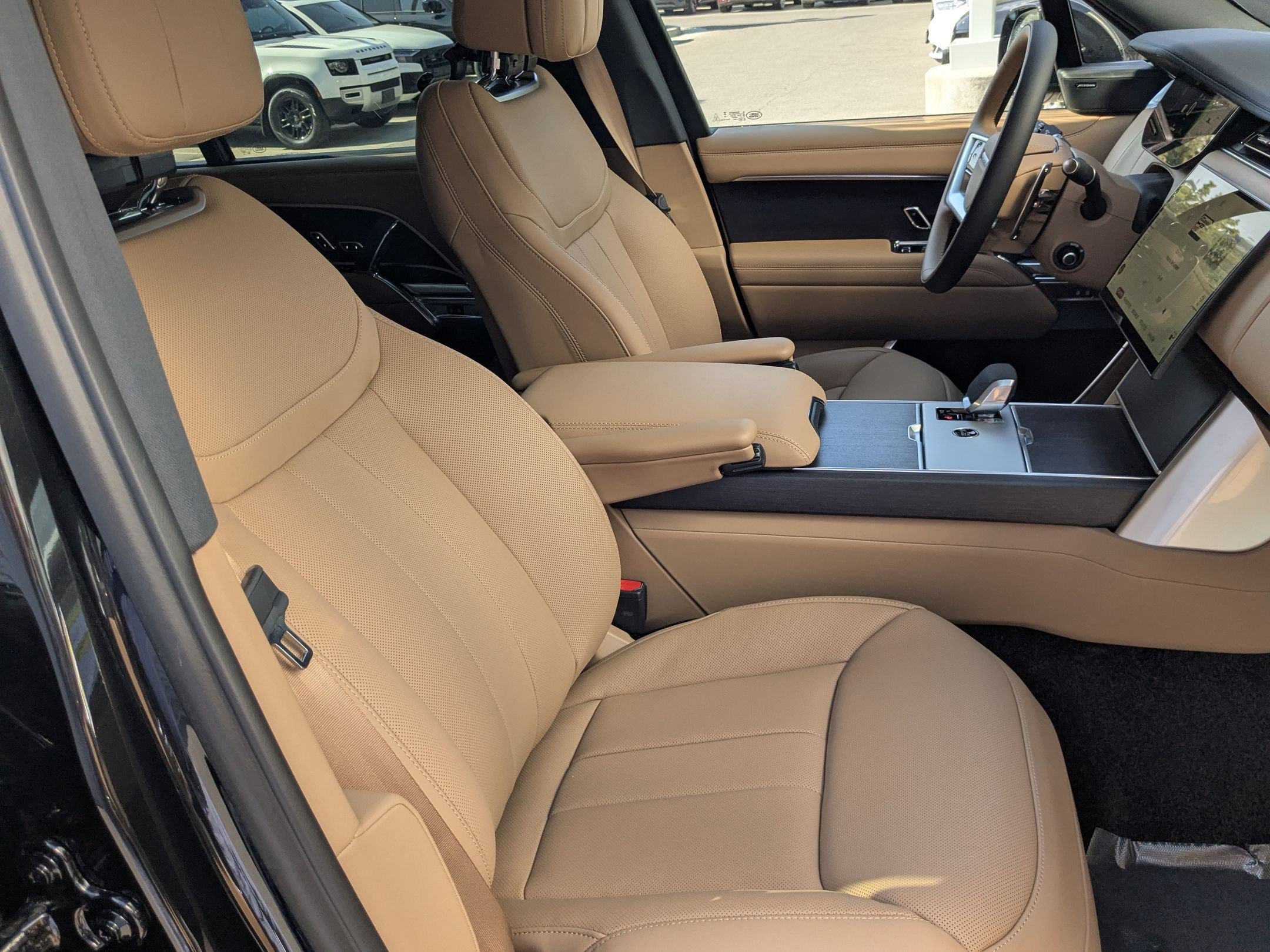 New 2026 Santorini Black Land Rover P530 SE LWB 7 Seat image 32