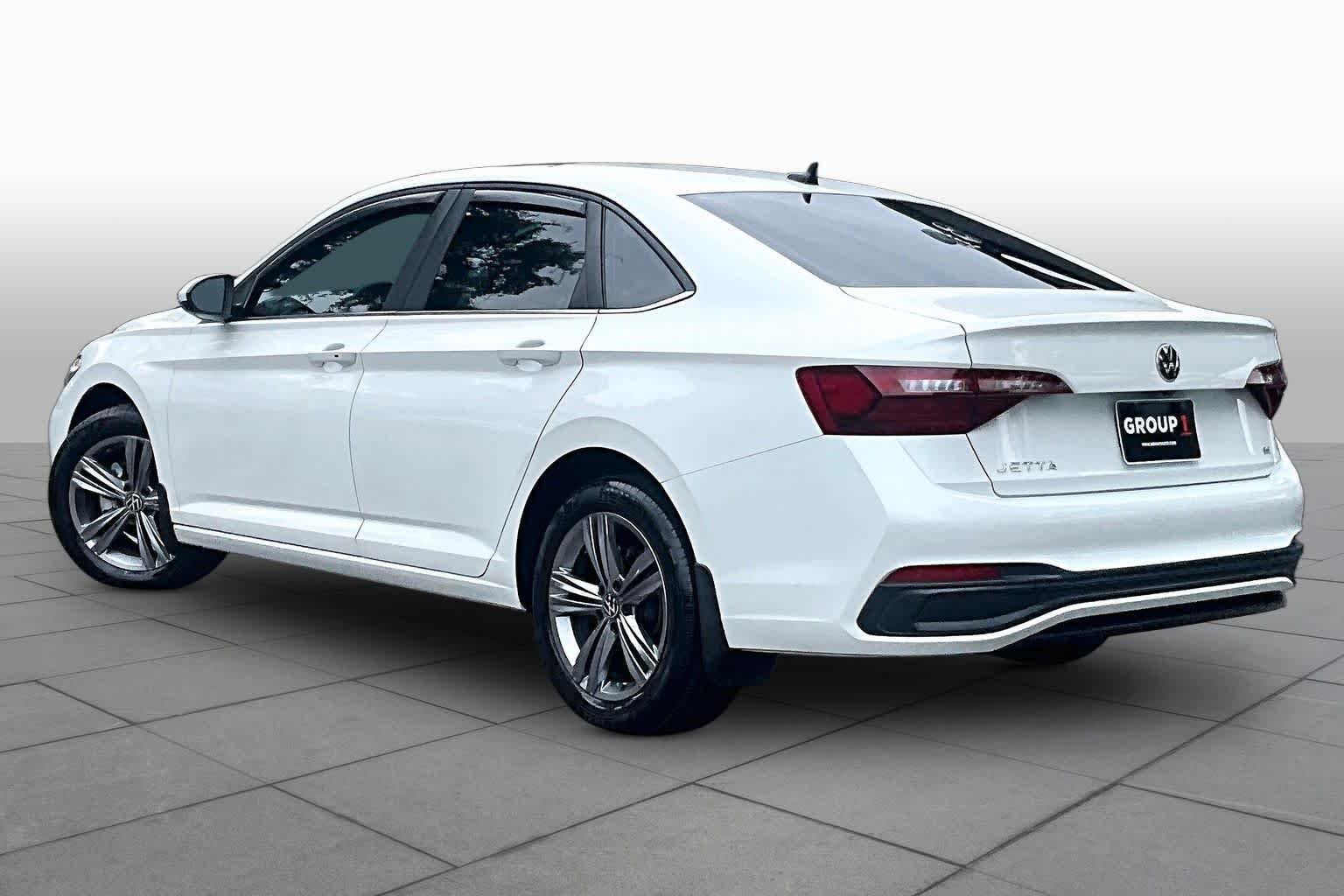 Used 2023 Opal White Pearl Volkswagen SE image 12