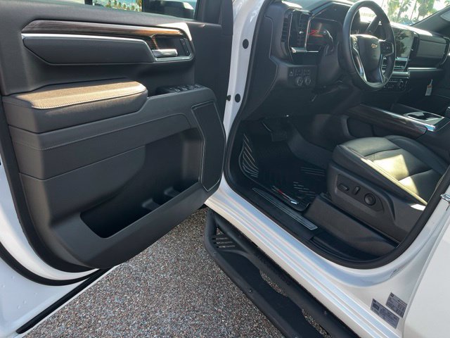Used 2026 Summit White Chevrolet LT image 19