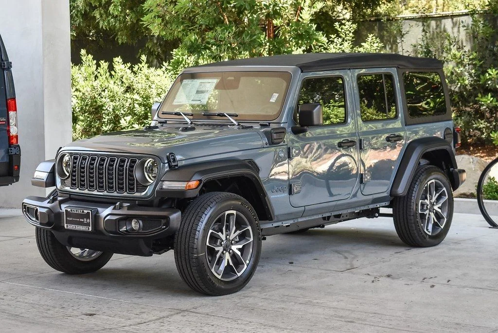 New 2025 Anvil Clearcoat Jeep Sport S 4xe image 3