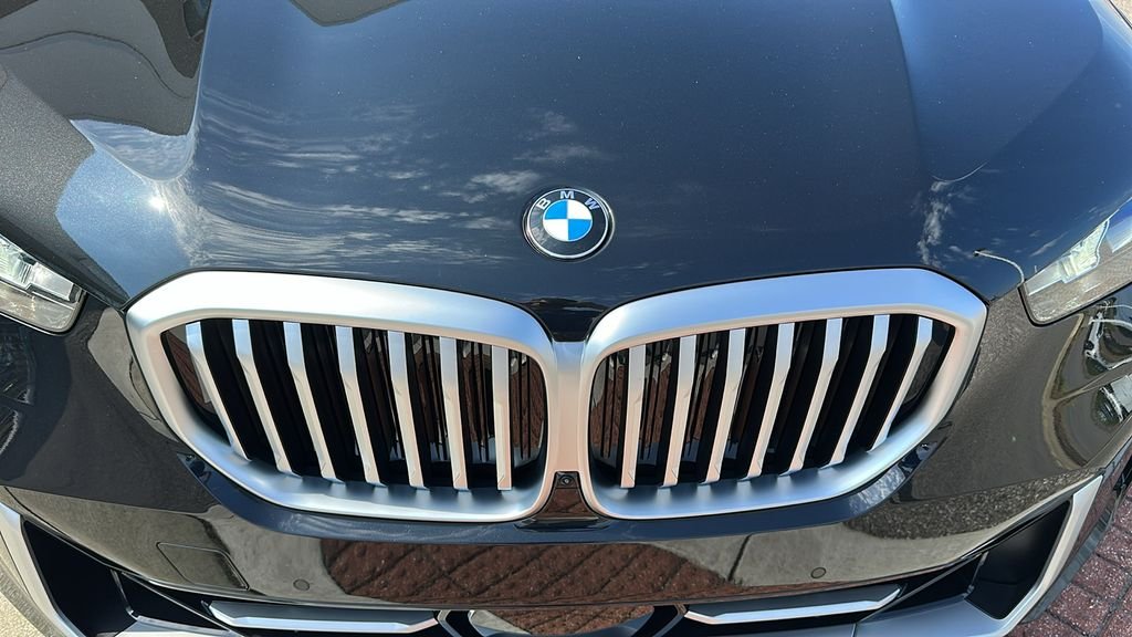Used 2026 Black Sapphire Metallic BMW sDrive40i image 9