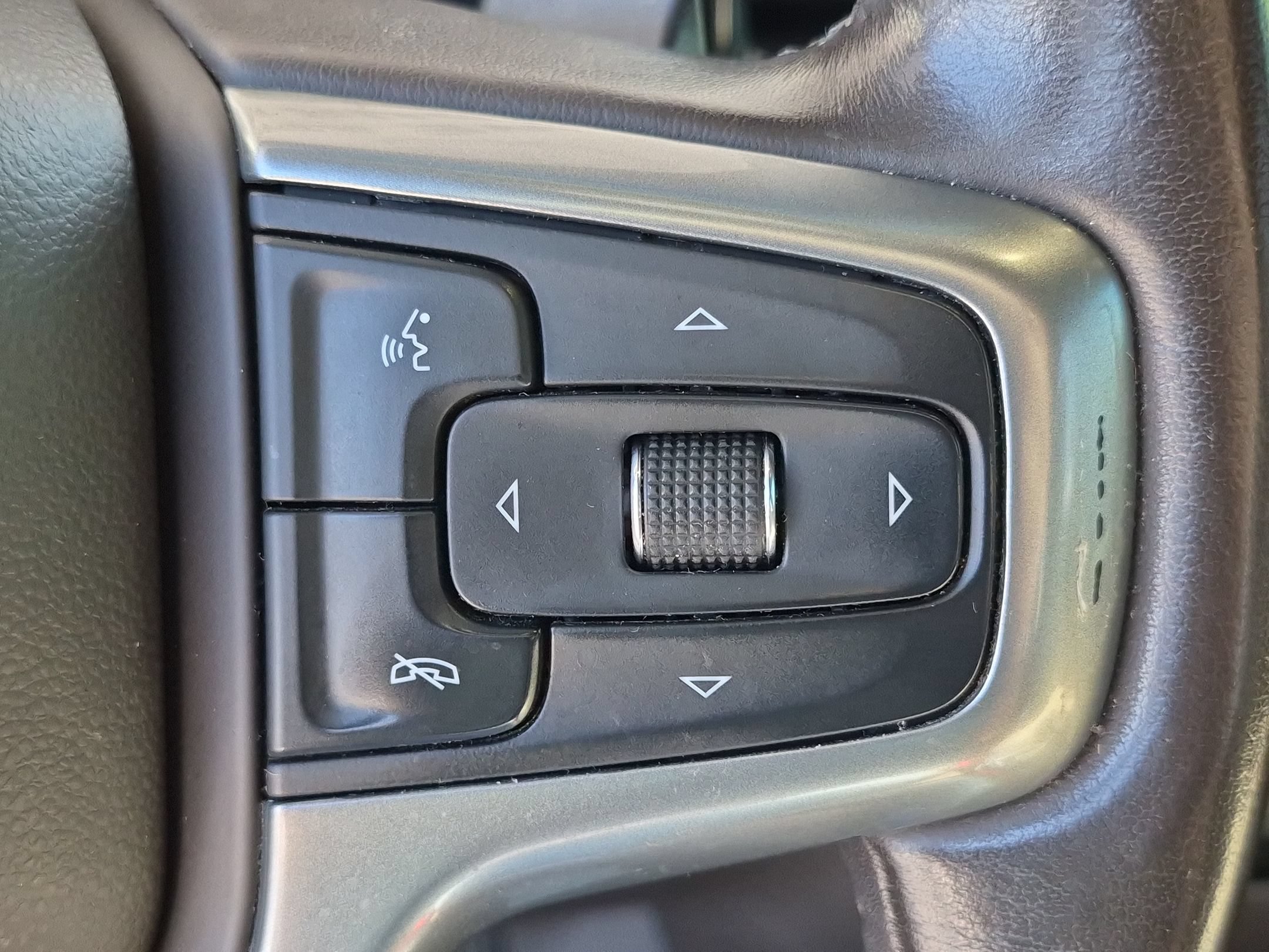 Used 2022 Iridescent Pearl Tricoat Chevrolet LTZ image 18