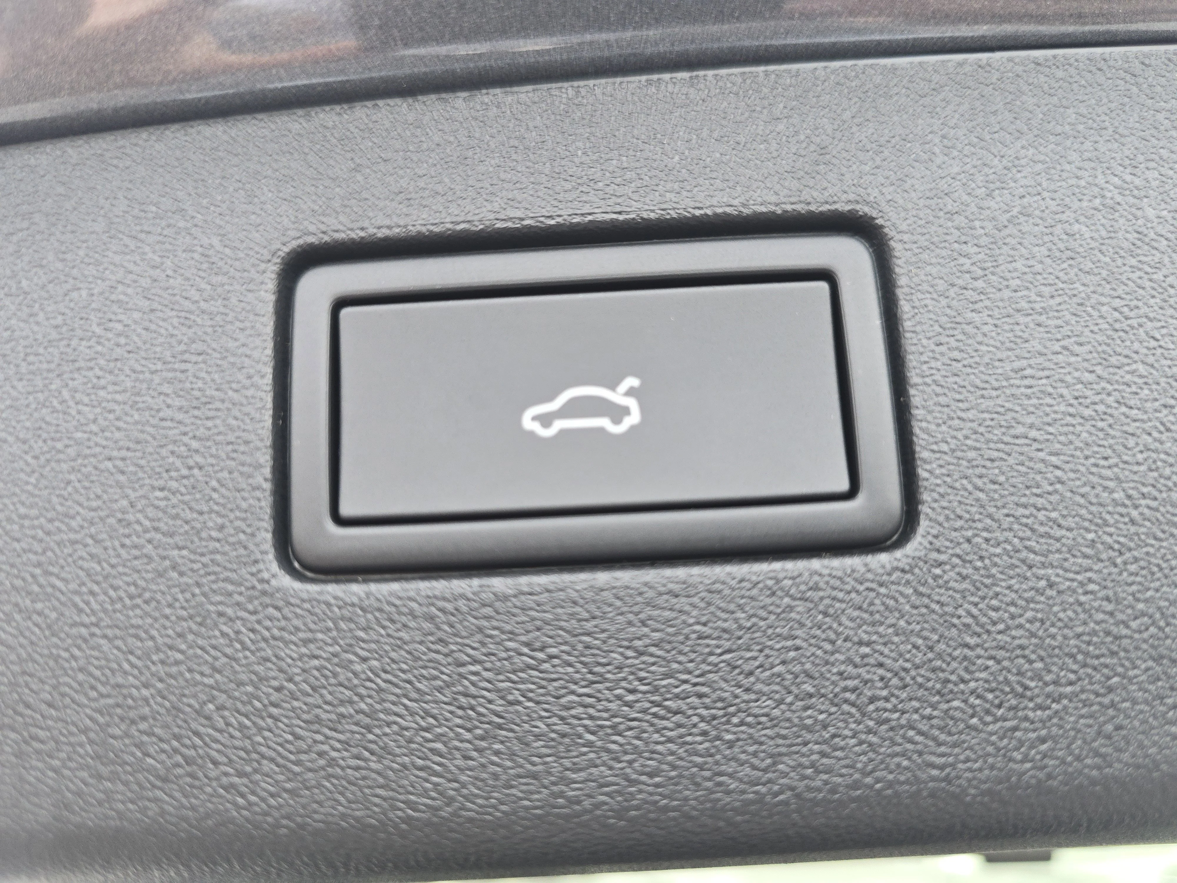 New 2026 Platinum Gray Metallic Volkswagen SE image 15