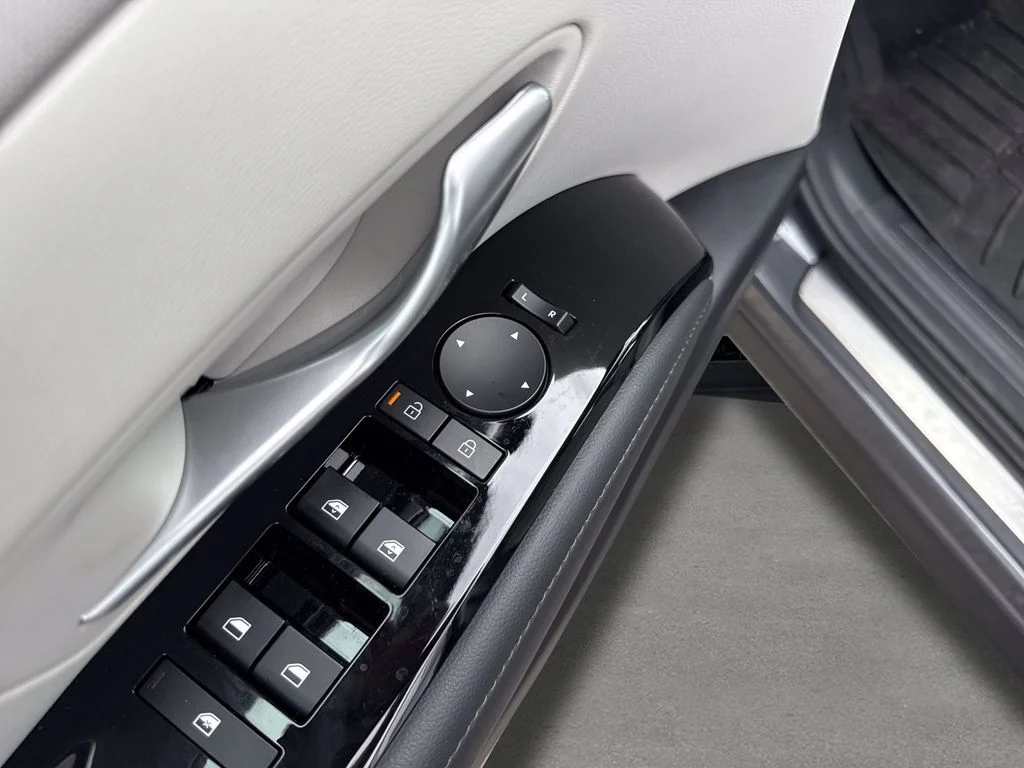 Used 2025 Ecotronic Gray Hyundai Limited image 17