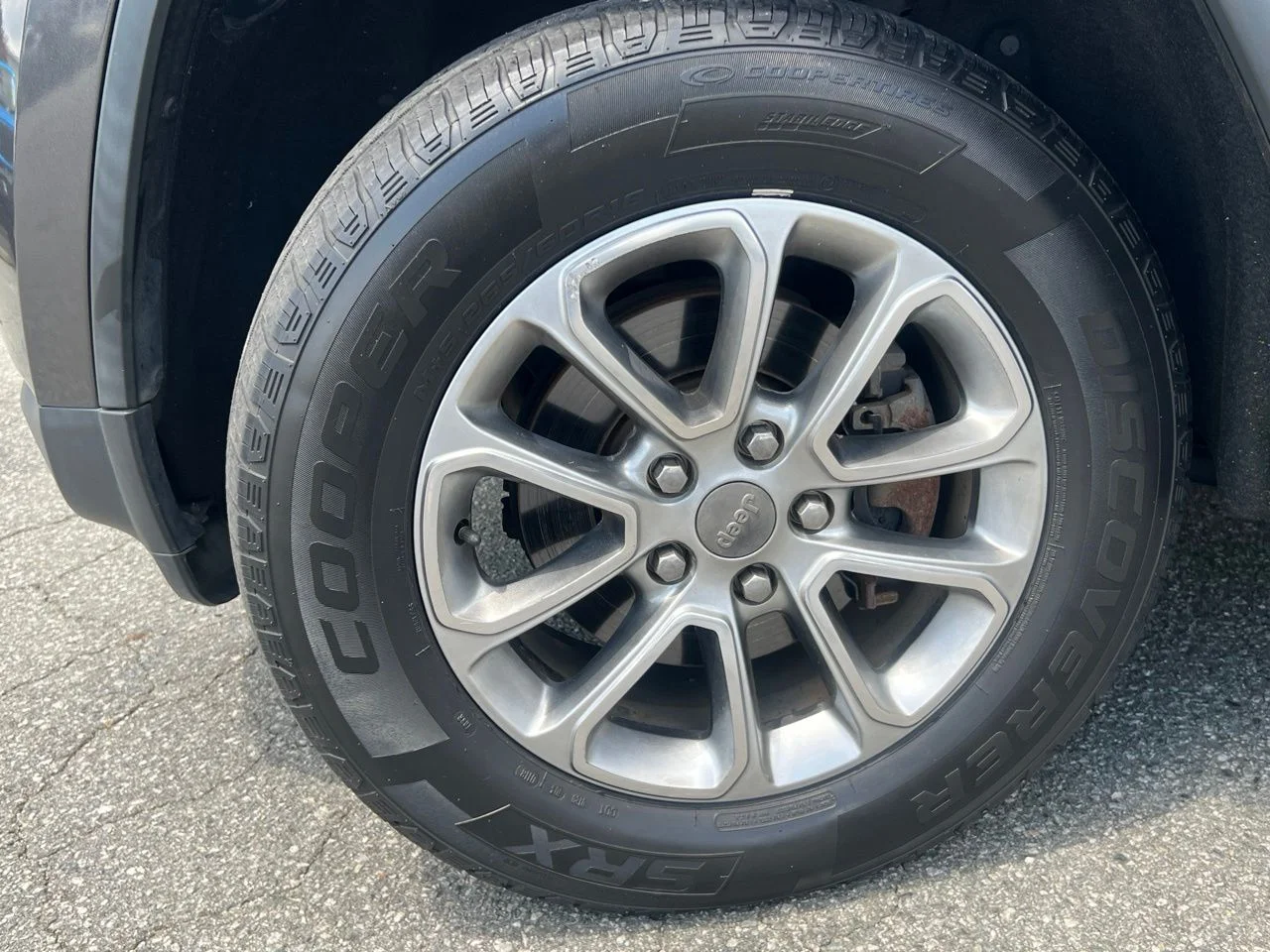 Used 2015 Gray Jeep Limited image 9