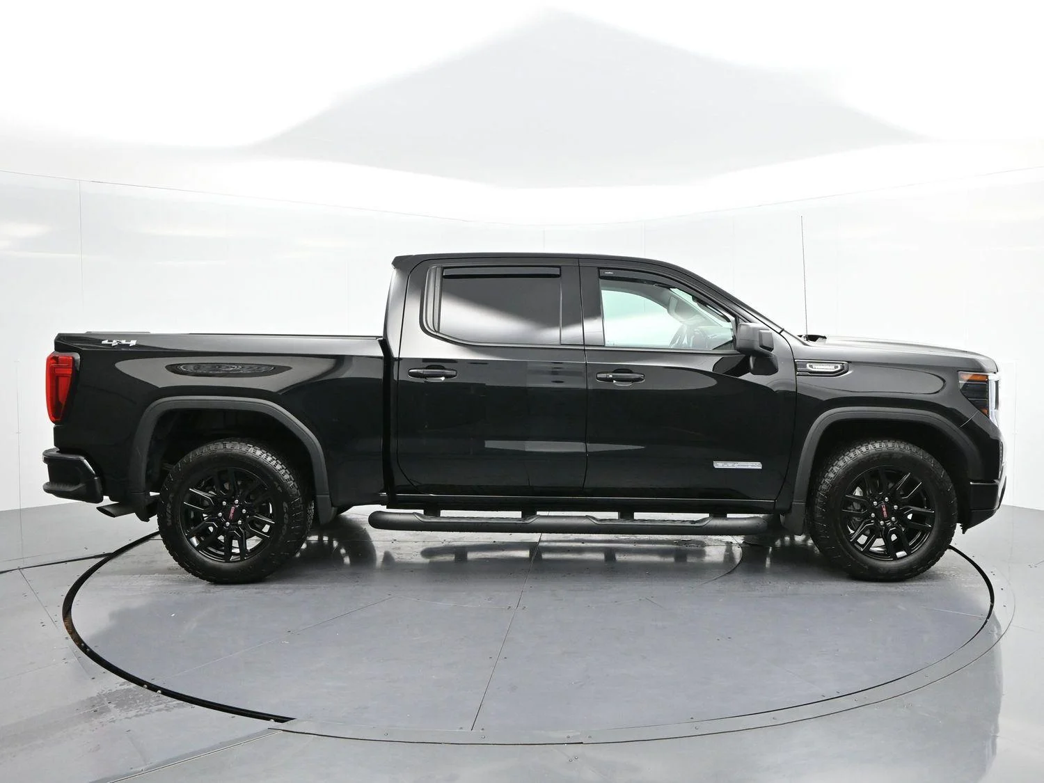 Used 2025 Onyx Black GMC Elevation image 8