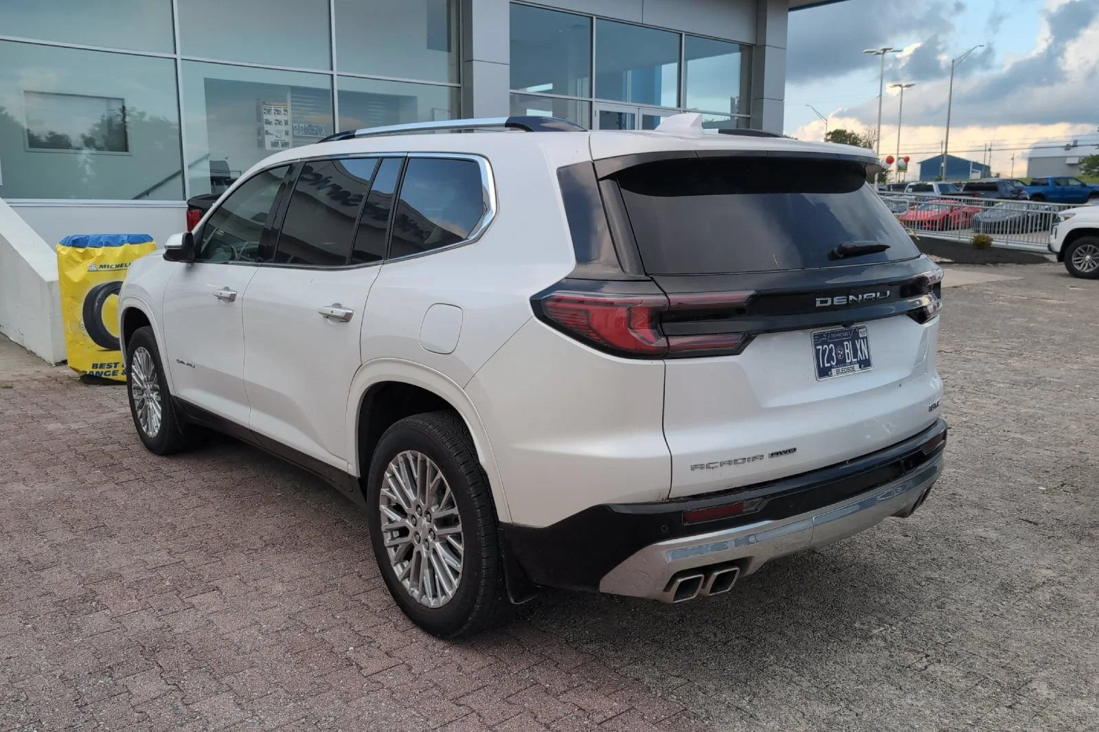 Used 2025 White Frost Tricoat GMC Denali image 7