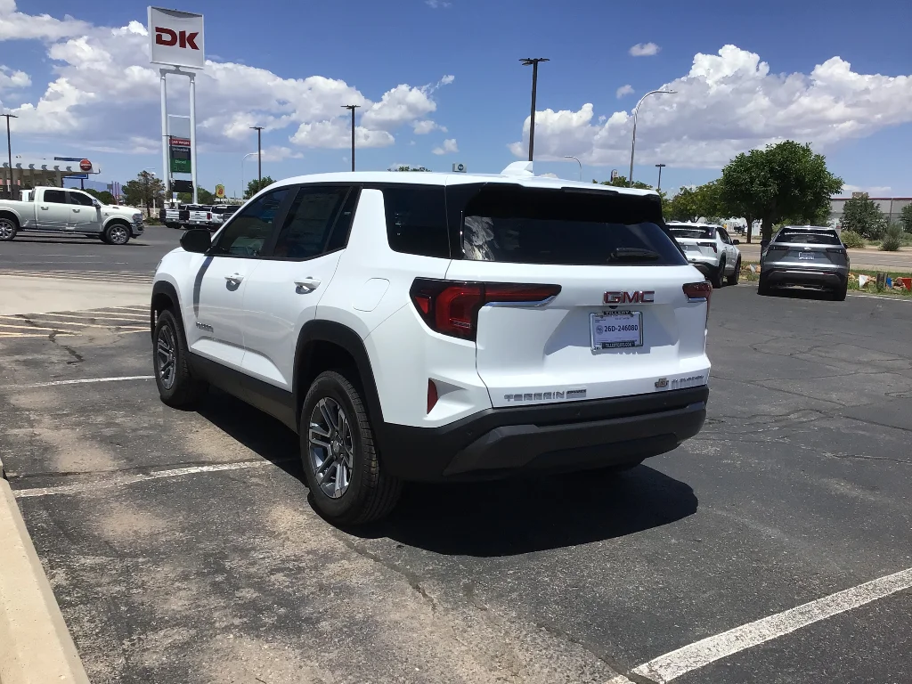 New 2027 Summit White GMC Elevation image 4