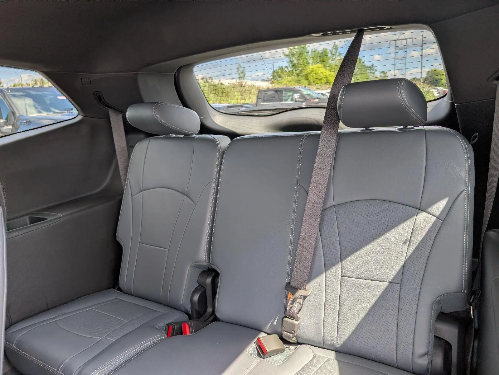 Used 2024 Summit White Buick Essence image 12