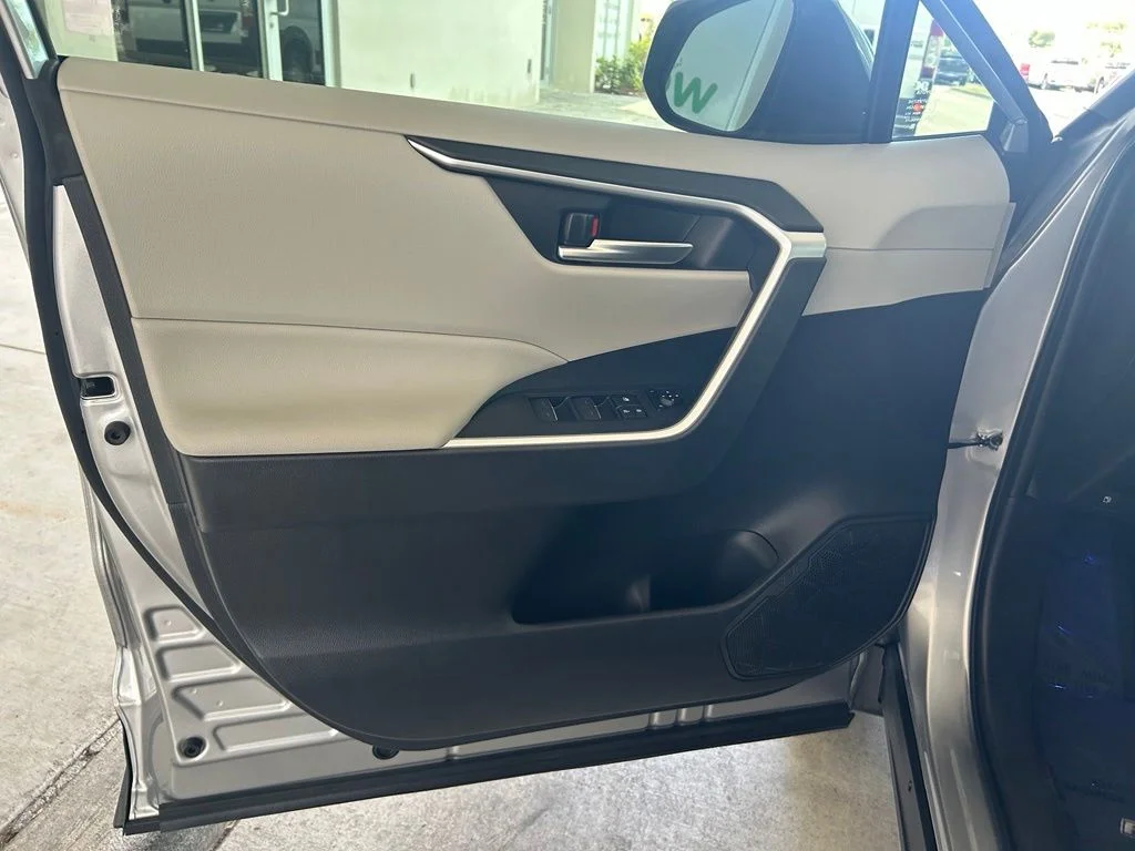 Used 2025 Silver Toyota XLE image 32