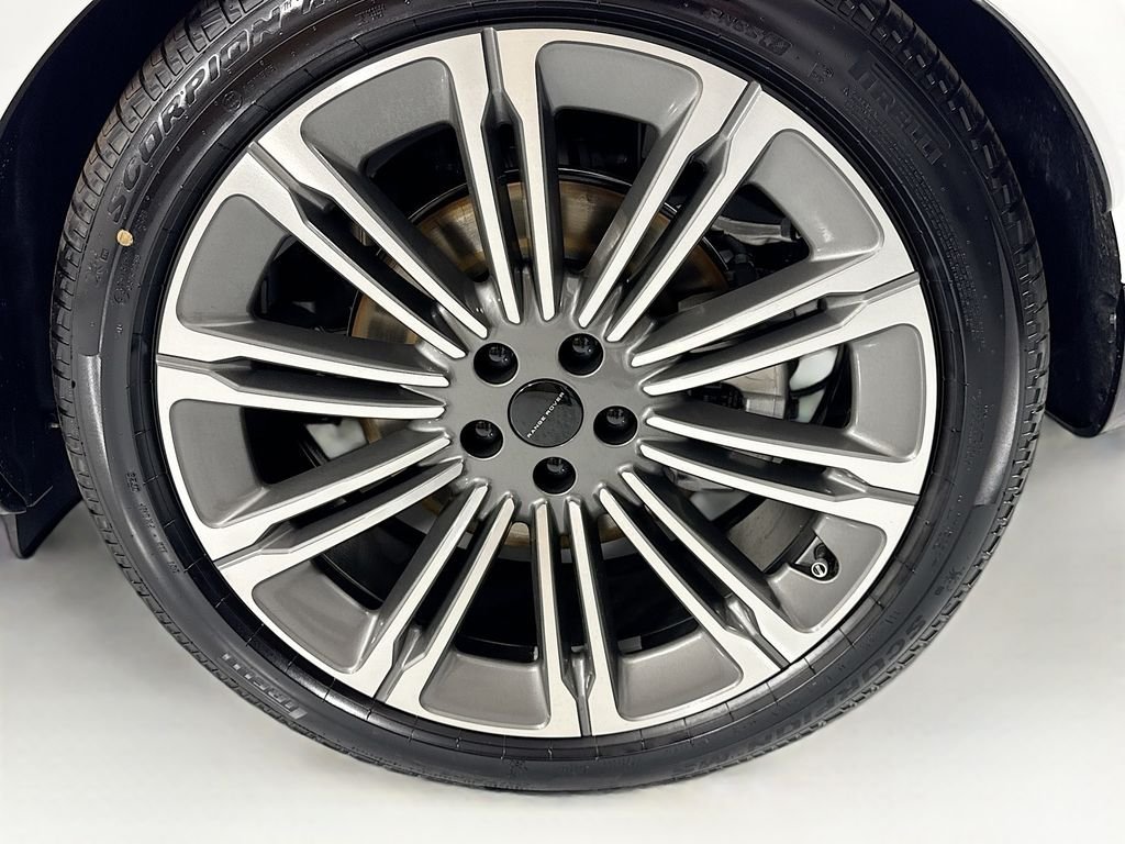 New 2026 Fuji White LAND ROVER SE 7 Seats image 31