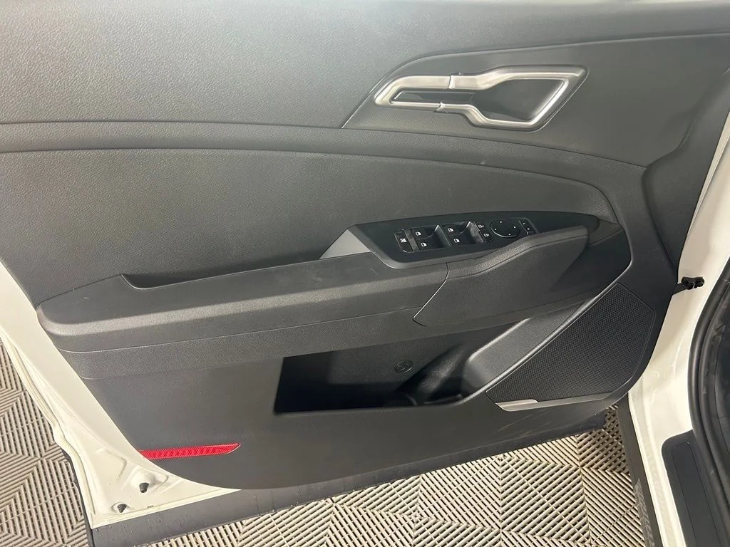 New 2027 Snow White Pearl Kia S image 9