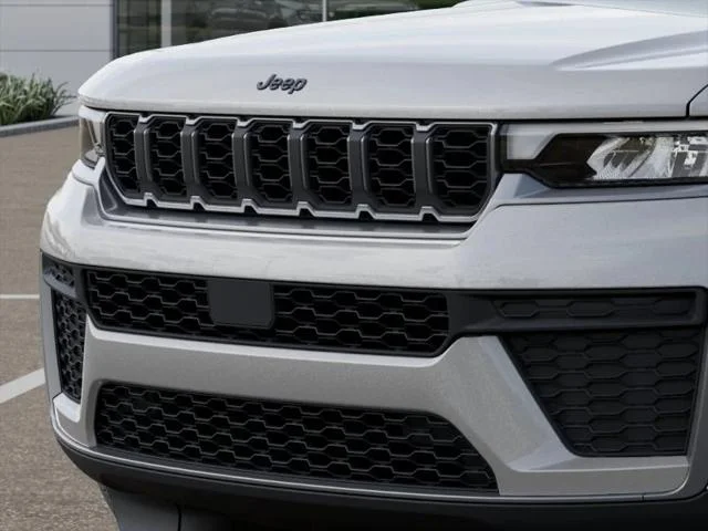 New 2026 Silver Zynith Exterior Paint Jeep Laredo image 37