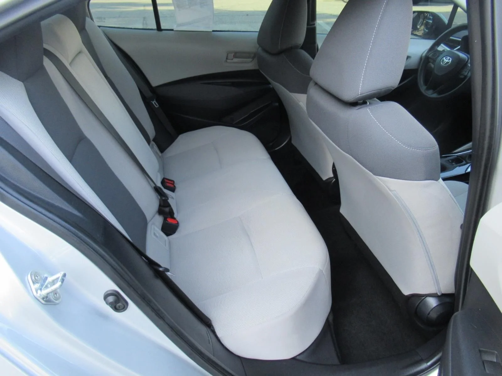 Used 2022 Silver Toyota LE image 29