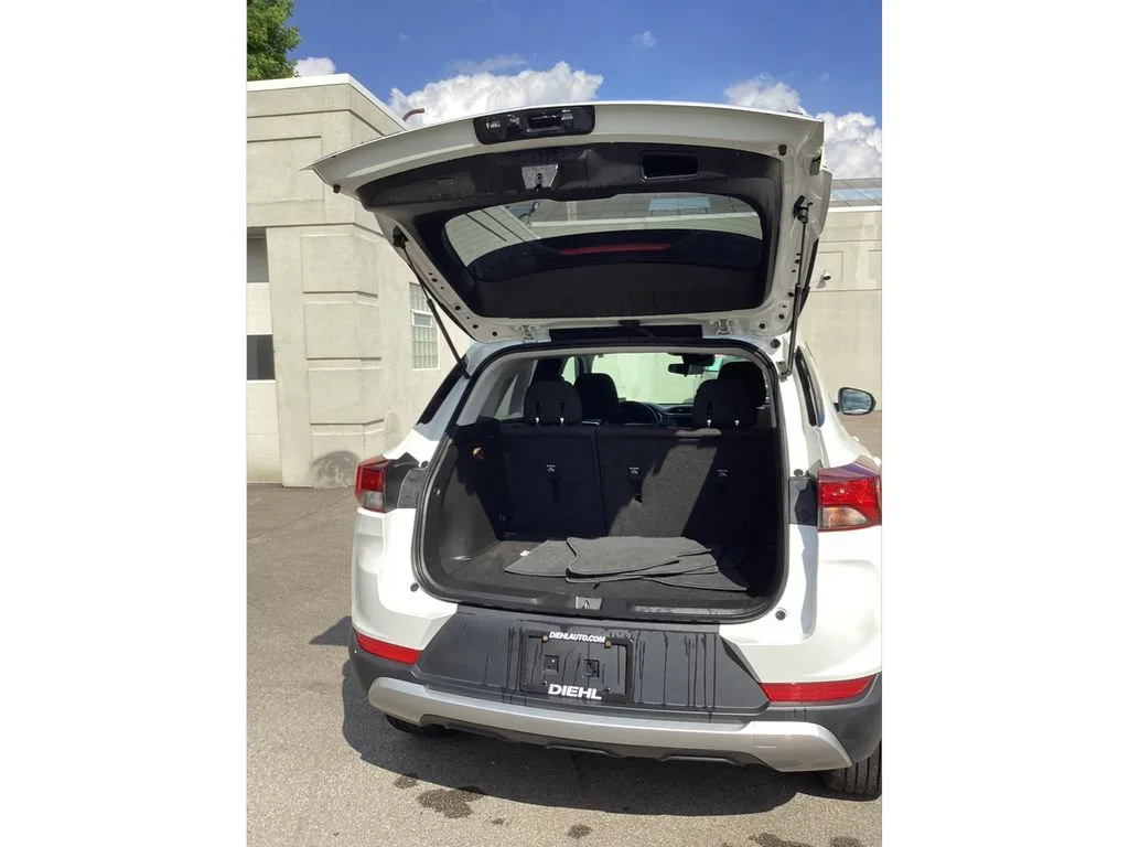 Used 2023 Summit White Chevrolet LT image 10