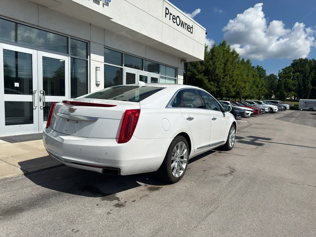 Used 2016 CRYSTAL WHITE TRICOAT Cadillac Luxury Collection image 3