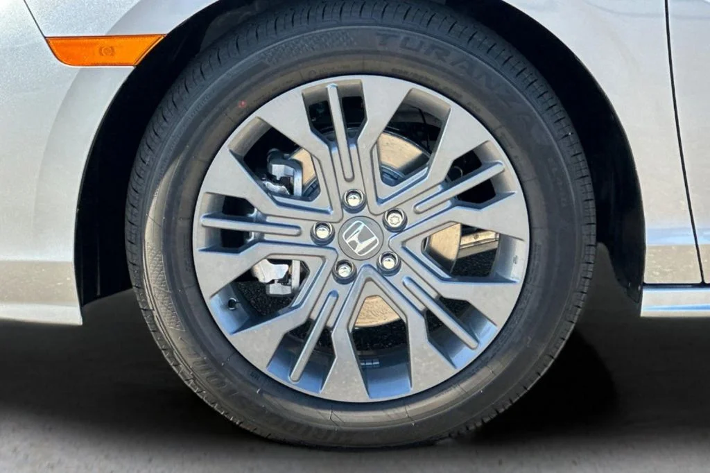 New 2026 Solar Silver Metallic Honda Touring image 33