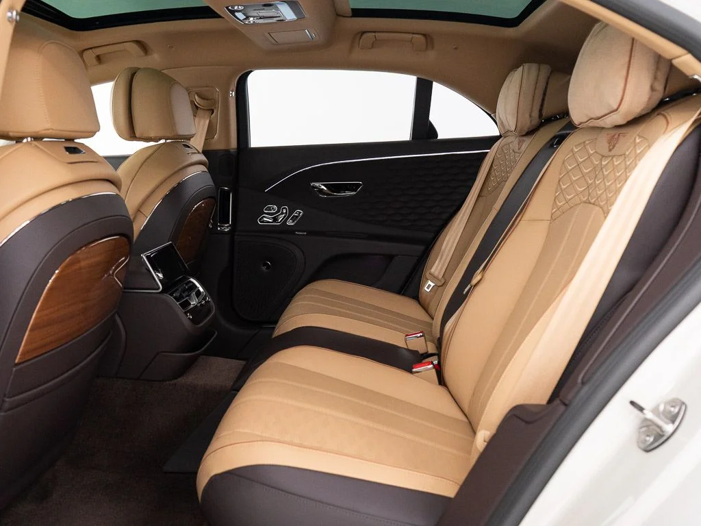 Used 2025 White Sand - by Mulliner Bentley Mulliner image 24
