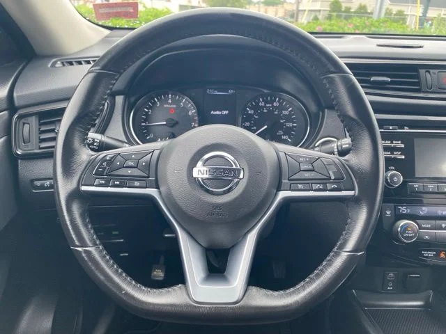 Used 2017 Caspian Blue Nissan SV image 41