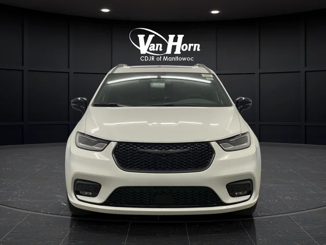 New 2026 Bright White Clear-Coat Exterior Paint Chrysler Select image 11