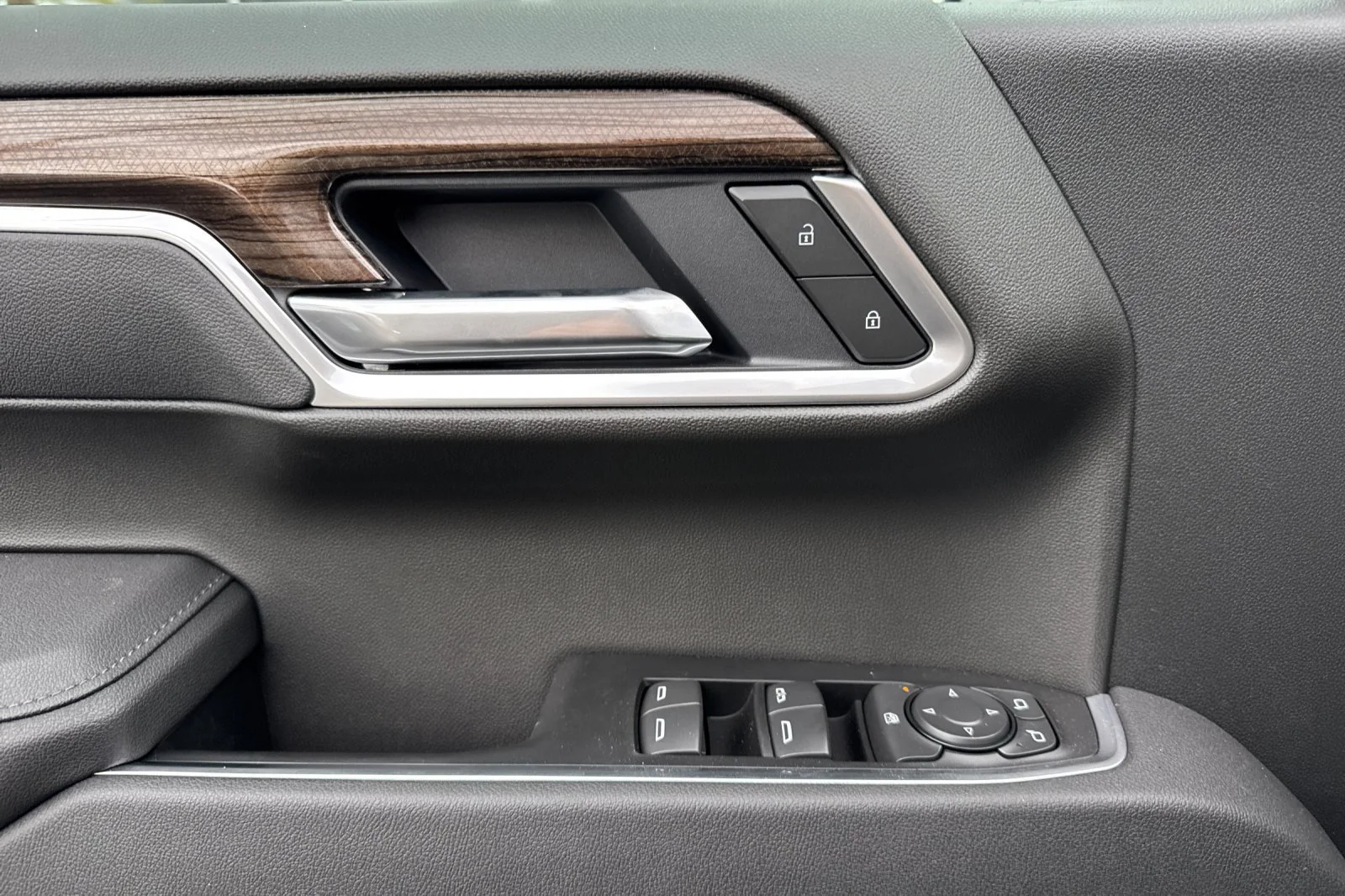 2026 Chevrolet Silverado 1500 RST view 10