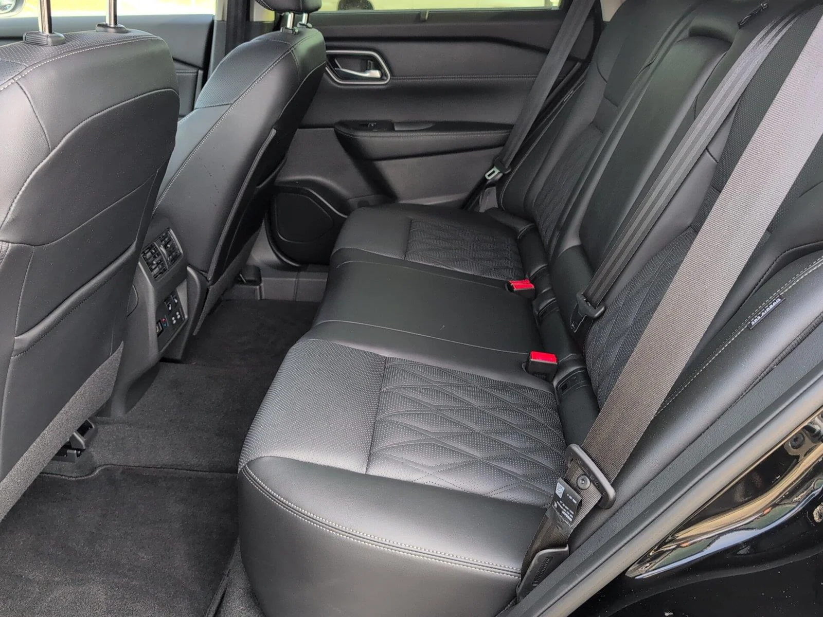 Used 2026 Super Black Nissan Platinum image 30