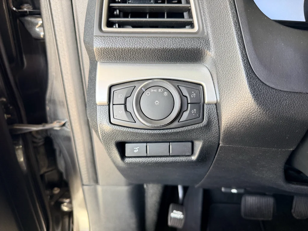 Used 2016 Magnetic Metallic Ford XLT image 23