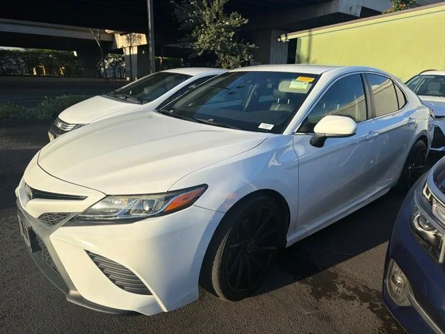 Used 2018 White Toyota SE image 3