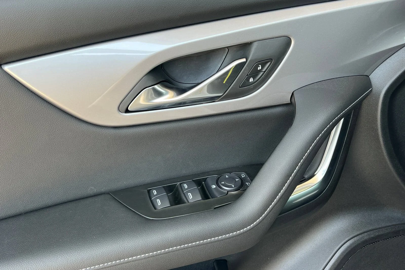 New 2026 Summit White Chevrolet 2LT image 11