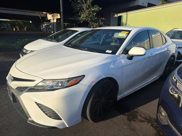 Used 2018 White Toyota SE image 3