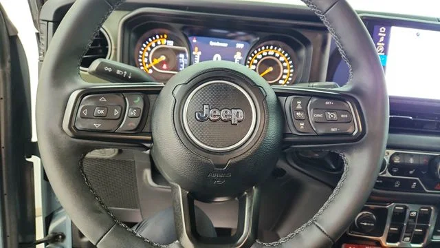 Used 2025 Gray Jeep Mojave image 22
