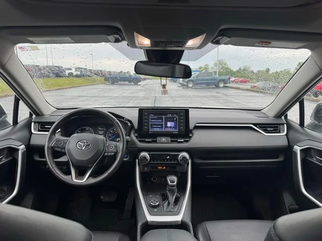 Used 2022 White Toyota XLE Premium image 16