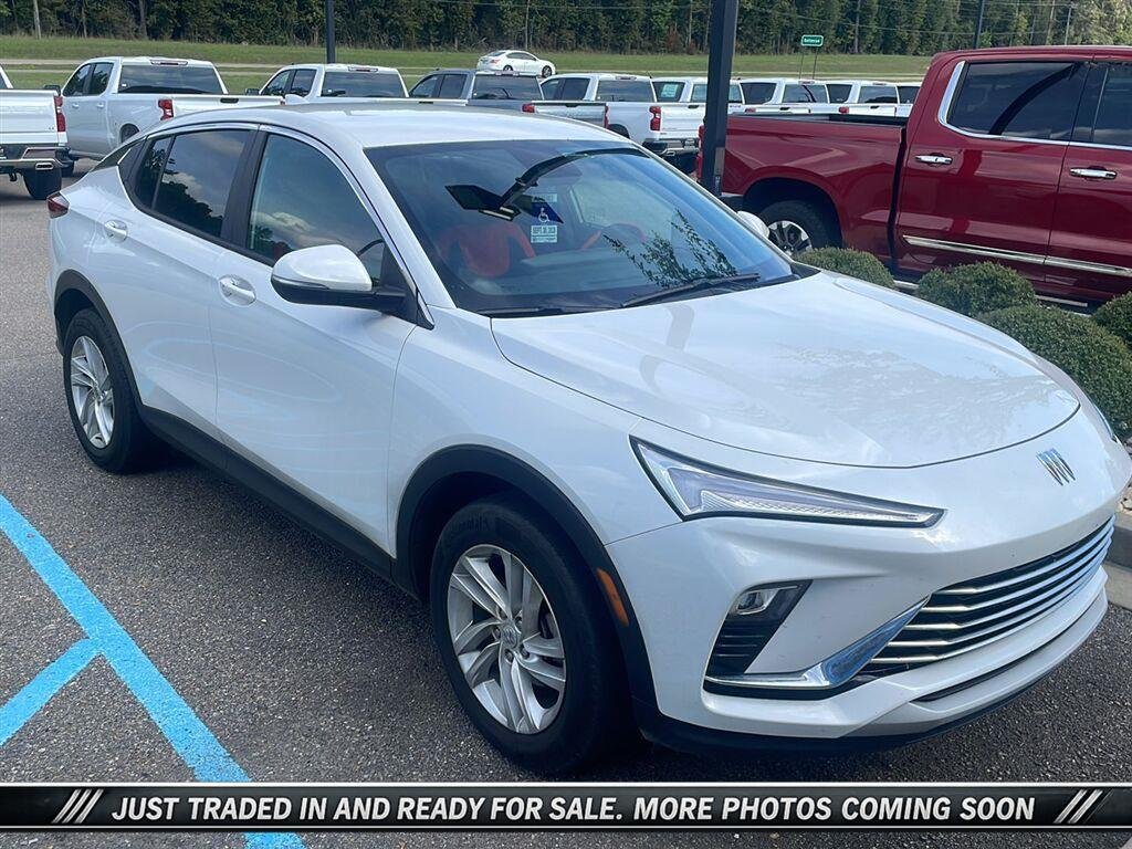 Used 2024 White Frost Tricoat Buick Preferred image 3