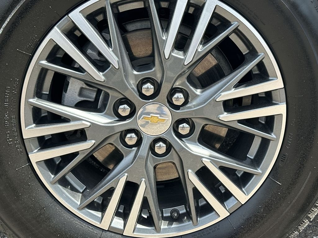 Used 2025 Summit White Chevrolet LT image 34