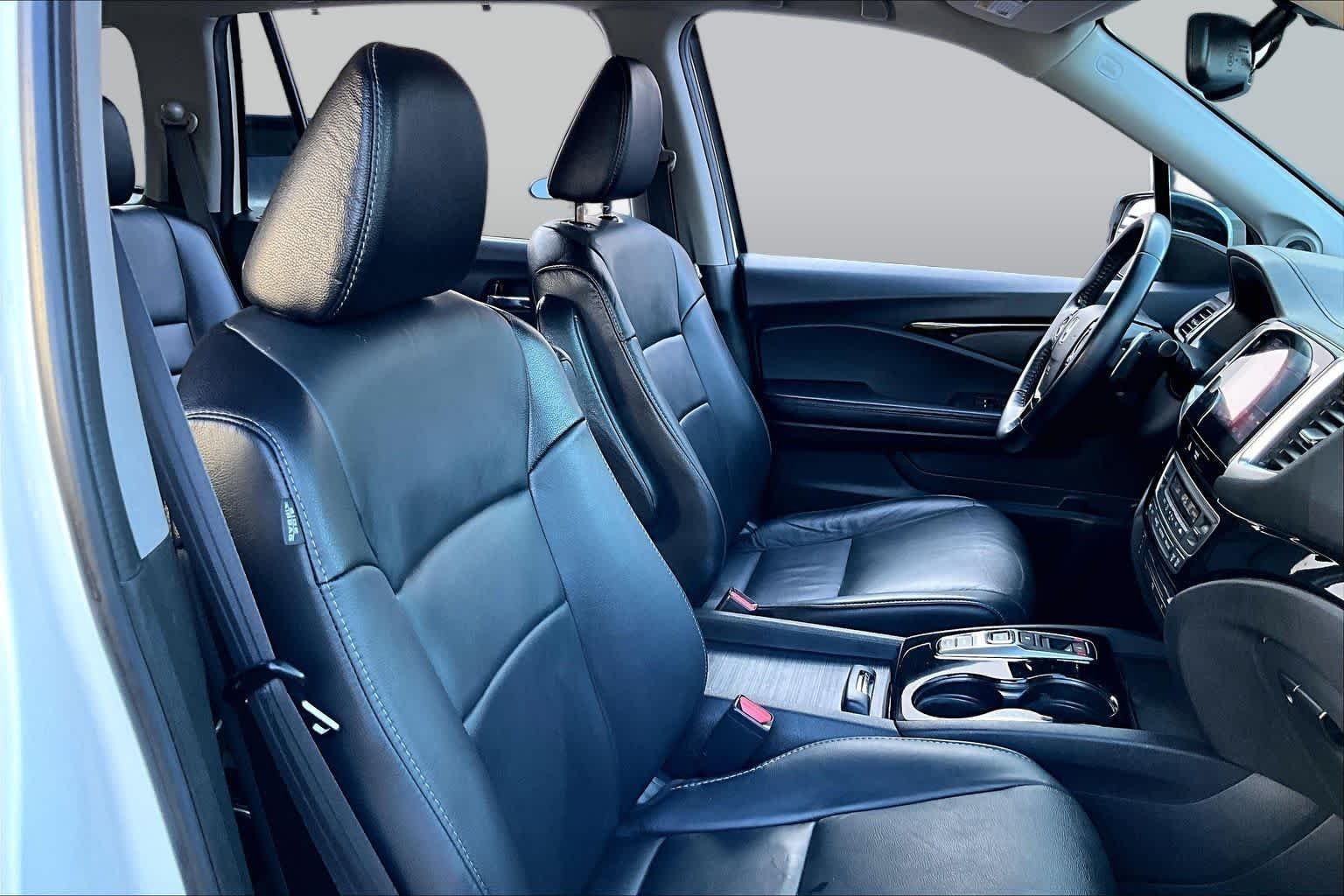 Used 2018 White Diamond Pearl Honda Touring image 9
