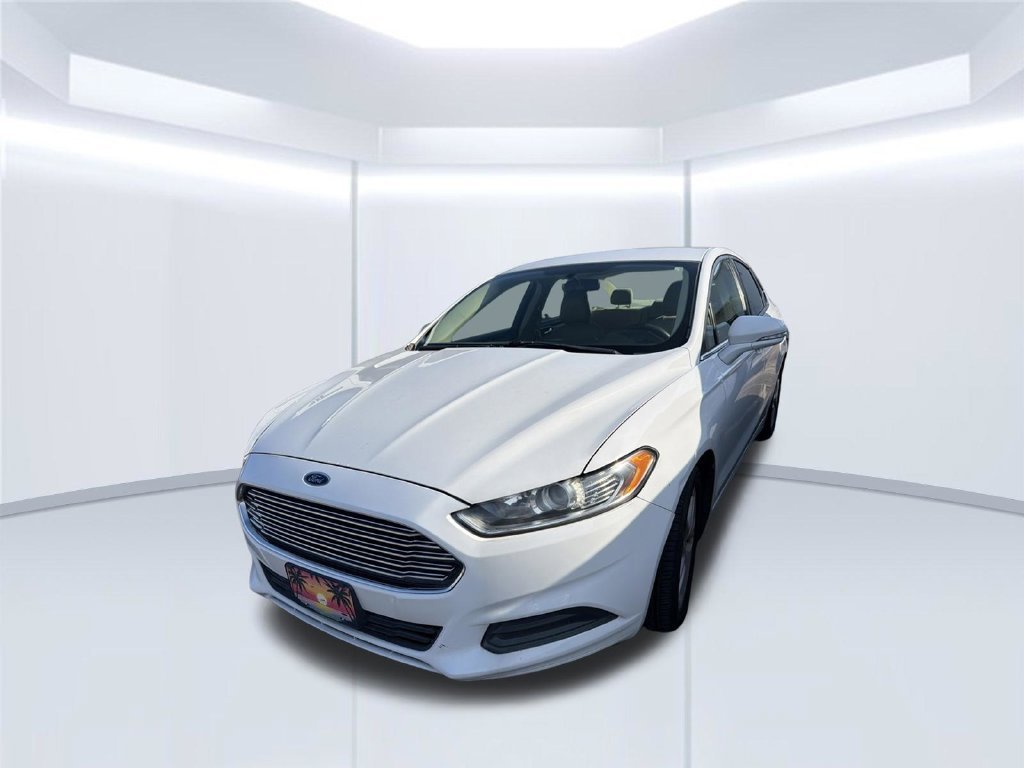 Used 2014 White Ford SE image 2