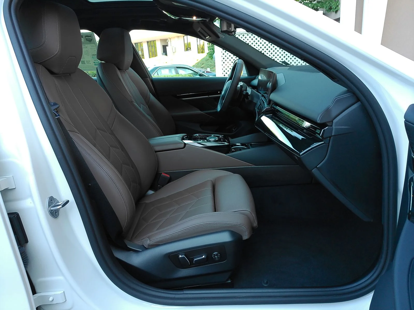 Used 2024 White BMW 530i xDrive image 35